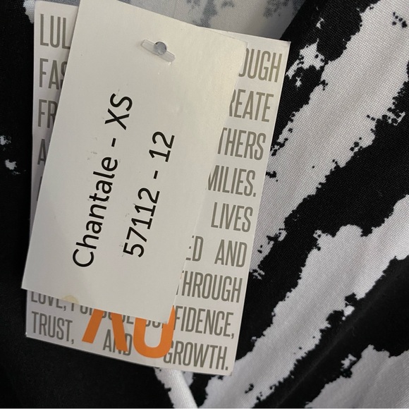 LulaRoe CHANTALE Black & White Cross Front Dress Size EXTRA SMALL NWT - Picture 4 of 7